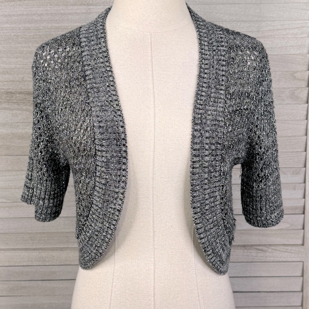 TWO ONE TWO NEW YORK (petite) Metallic Gray Open-Front Cropped Shrug Sweater-S/M